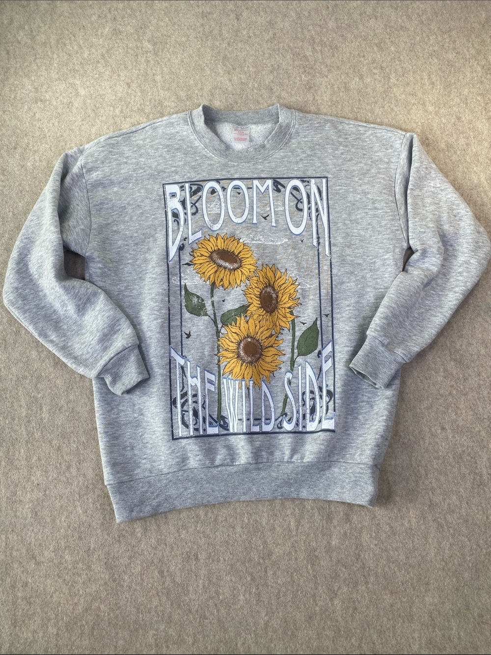 No Boundaries Grey Crewneck Sweatshirt with‎ Yellow Sunflower Graphic